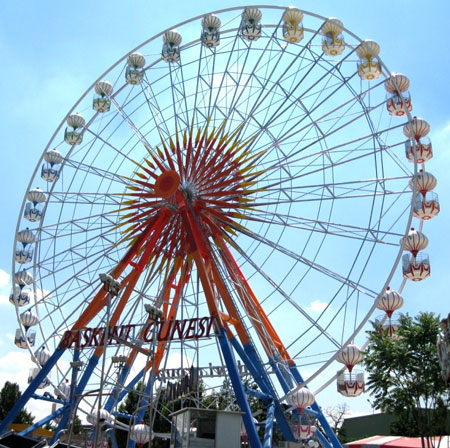 Large attraction amusement ferris wheel ride
