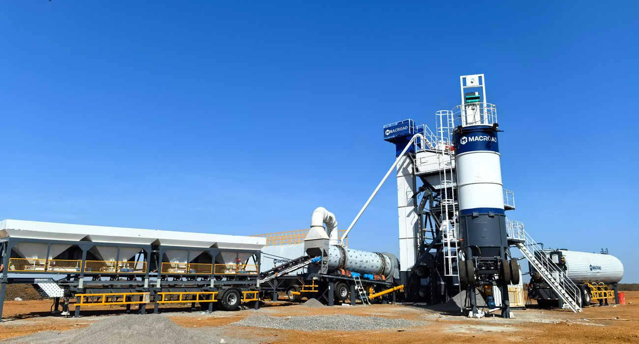 Mobile asphalt batching plant ALYQ100 100tph working in Sudan road construction site